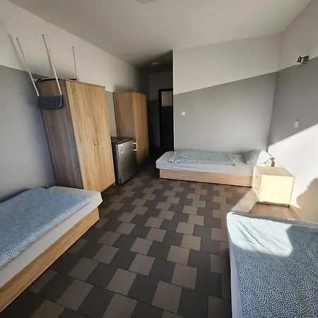 ホームステイ Pracownicze *